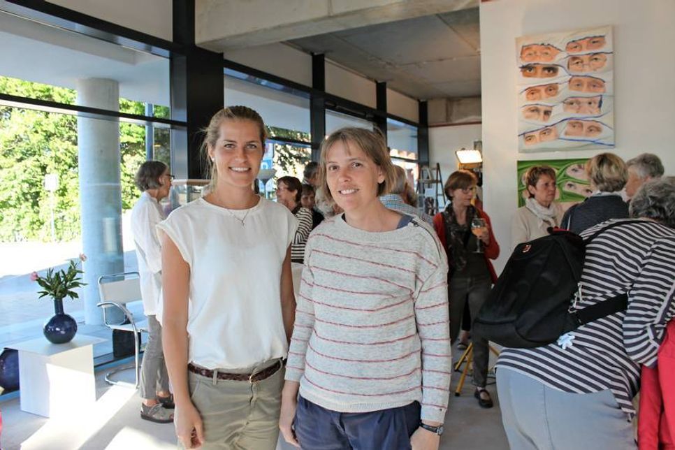 Janina Kononov (lks.) und Iris Kronberg vom Tourismus-Service.