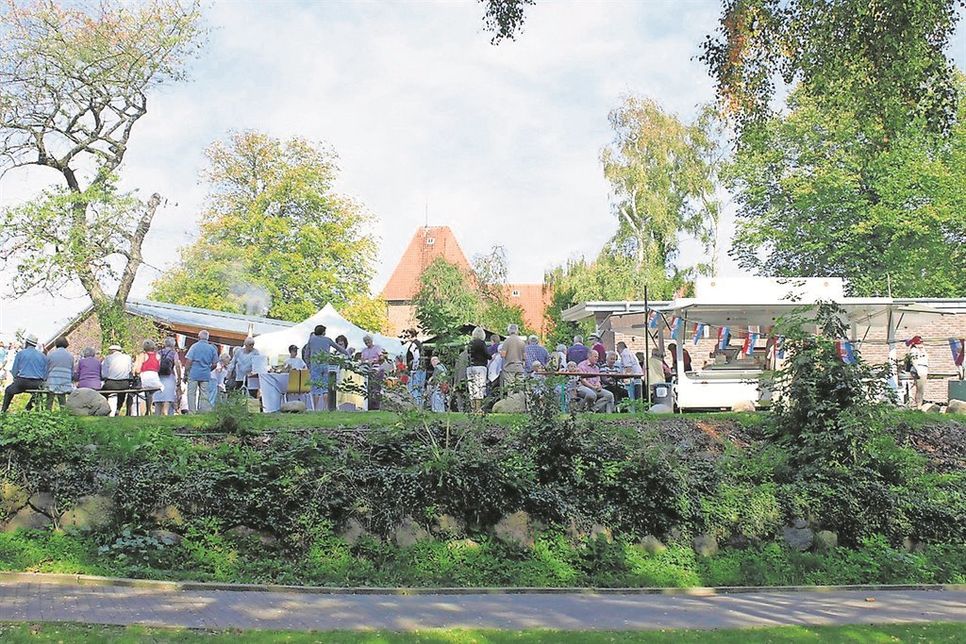 Der Erlös vom Nicolaimarkt kommt dem Hilfsfonds für hilfsbedürftige Kinder, Jugendliche, Familien und Flüchtlinge in Grömitz zugute.