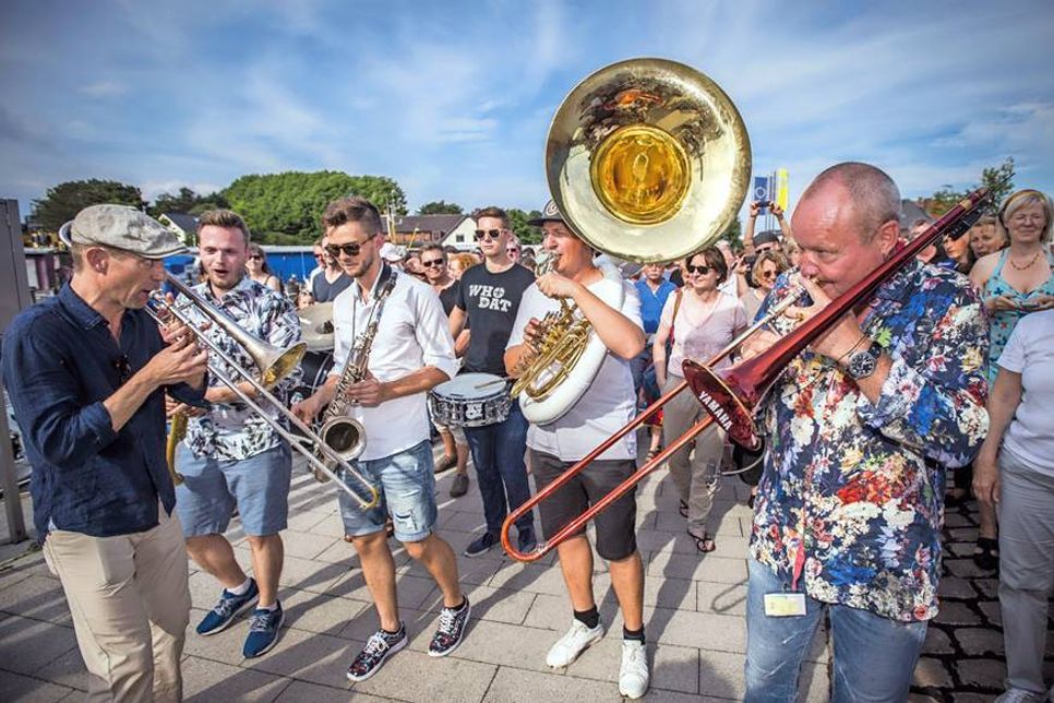 Die Big Bad Brass Band spielt am Freitag im Rahmen der Jazz Baltica kostenfrei und open air im Niendorfer Hafen. (Foto: © Olaf Malzahn/hfr)