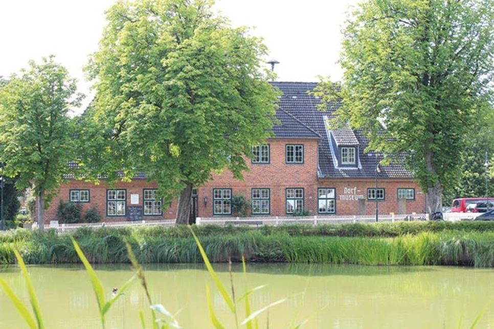 Die am 17. März geplante Mitgliederversammlung des Fördervereins Dorfmuseum Schönwalde ist aufgrund der Corona-Pandemie auf unbestimmte Zeit verschoben. Unabhängig davon laufen die Planungen für den Start der Saison ab 15. Mai.