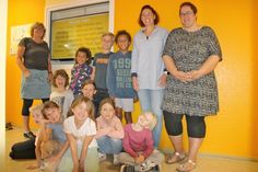 Christel Albrecht, Angela Haar, Nicole Paustian mit einigen Kindern aus der „Insel“