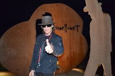 Udo Lindenberg vor seiner Doppel-Skulptur in Timmendorfer Strand. (Exklusiv-Foto: René Kleinschmidt)