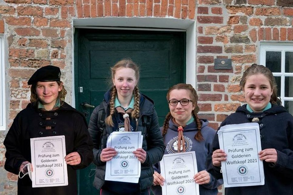 Gold bestanden: Marie Meder, Emma Steinig, Noa Michalski, Anni Siems (v. lks.).