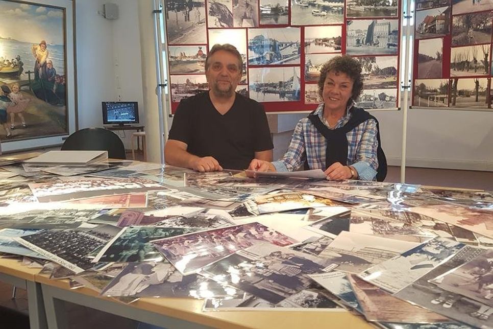 Ulrike Gollan-Lambeck und Thomas Schwarz laden zum Klönschnack im zeiTTor ein.