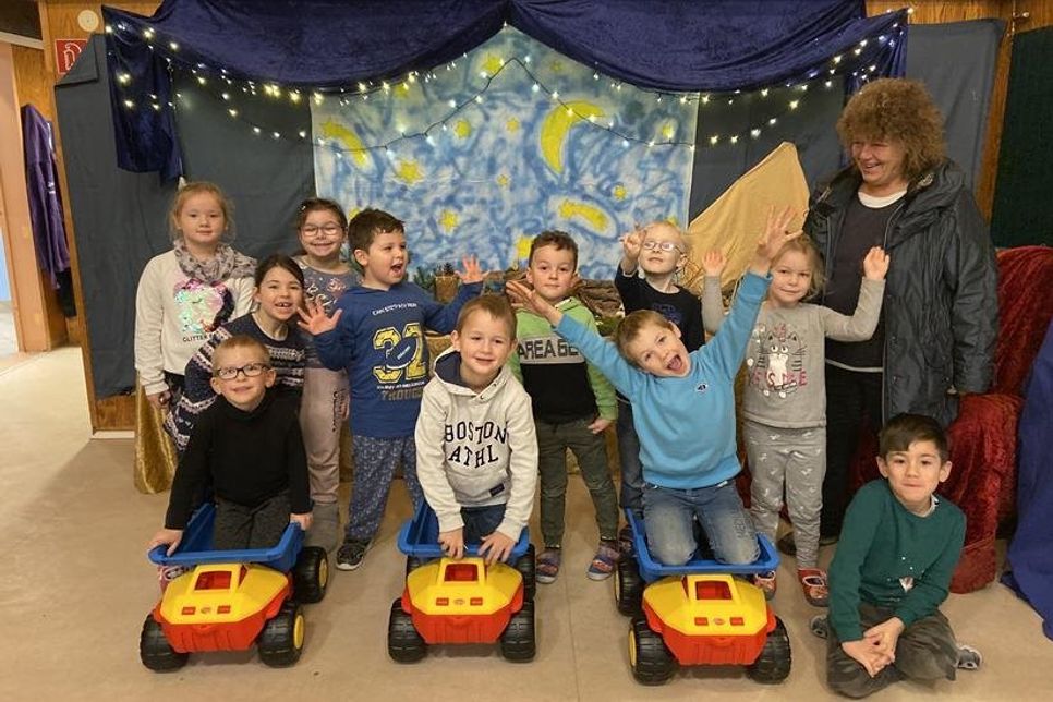 Mit einer Spende von 300 Euro sorgte der CDU-Ortsverband für eine vorweihnachtliche Überraschung im Kindergarten.