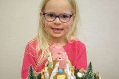 Lilli’s bunt verziertes Hexenhäuschen mit schwarzer Katze vor der Tür und selbst gesammelten Mooswald gewann den ersten Platz.