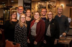 Das Team des Ostsee Magazins 2019: vorne v. lks.: Julia Prange, Katja Lauritzen (OHT), Ulrike Pech (Ulrike Pech Kommunikation): hinten v. lks.: Constanze von Rauschenbach (Rauschenbach Design), Michael Scheil, Wiebke Staschik, Sven Muchow (Balticum Verlagsgesellschaft), Oliver Franke (Foto Oliver Franke) (© Oliver Franke).