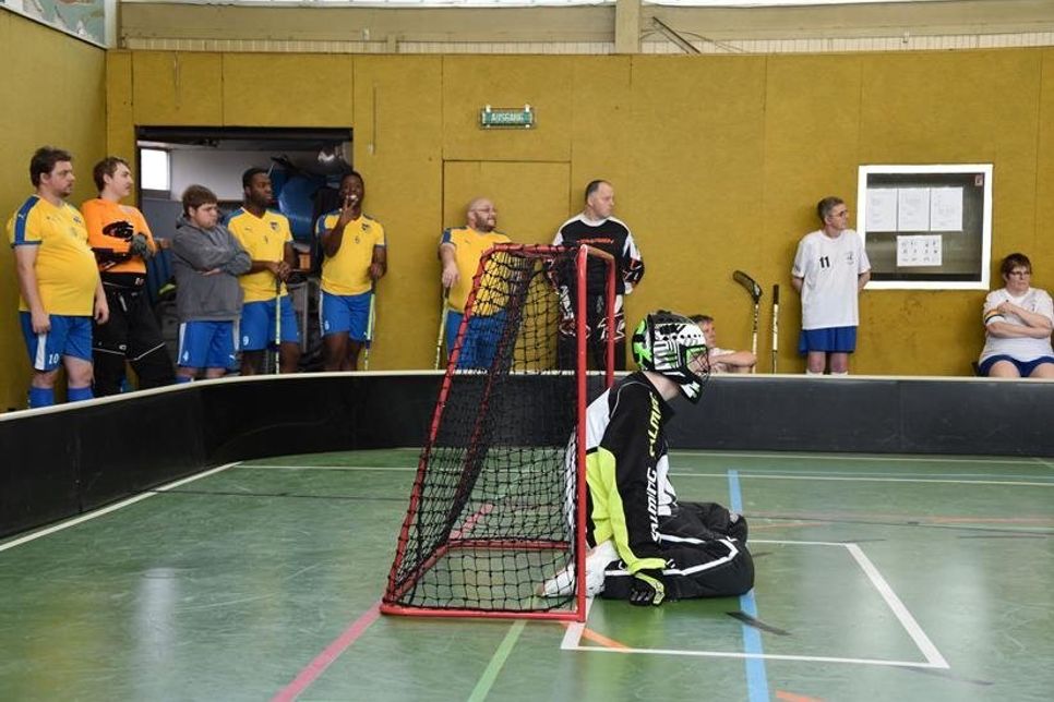 Der Torwart hockt in seinem Tor, daher ist diese Position auch für körperlich beeinträchtigte Athleten geeignet.