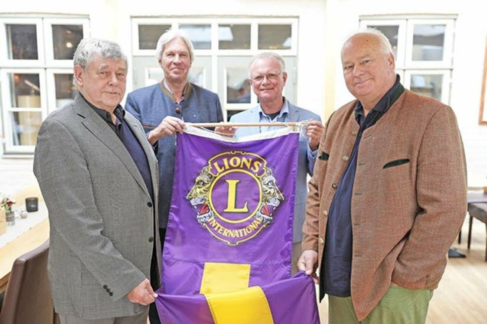Bernd Ahlgrimm, Wolfgang Engel, Beiratsvorsitzender der Stiftung Lions Club Eutin Detlev Küfe und Präsident Dr. Joachim Rinke (von links) freuen sich auf viele Bewerbungen