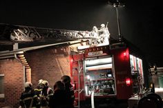 Die Feuerwehr suchte sorgfältig nach Glutnestern unterm Dach.