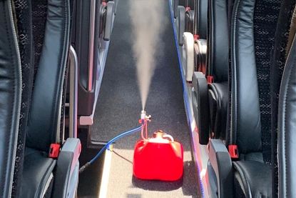 Vor und nach jeder Reise wird in den Bussen eine Aerosoldesinfektion durchgeführt.