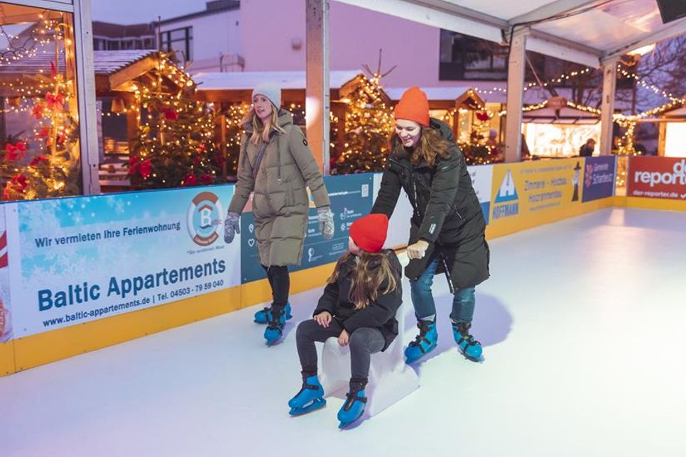 Die Eröffnung der Eiswelt Scharbeutz wird mit kostenlosem Schlittschuhlaufen, magischer Eiskunstlauf-Show und weiteren Specials gefeiert. (Foto: www.luebecker-bucht-ostsee.de)