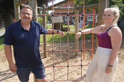 Bürgermeister Mario Bielarz und Kita-Leiterin Alice Petersen.