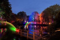 Insgesamt 21 Lichtstationen lassen den Kurpark erstrahlen.