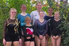 Torva Franz, Lena Fröbisch, Lavina Perk, Liva Walter (vorne v. lks.), Marla Axt, Ole Casprowitz und Coco Gerstenberg (hinten v. lks.).