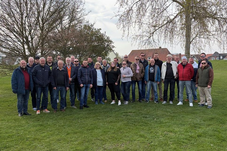 In gemischten Teams absolvierten die Teilnehmenden die insgesamt 18 Bahnen.