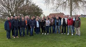 In gemischten Teams absolvierten die Teilnehmenden die insgesamt 18 Bahnen.