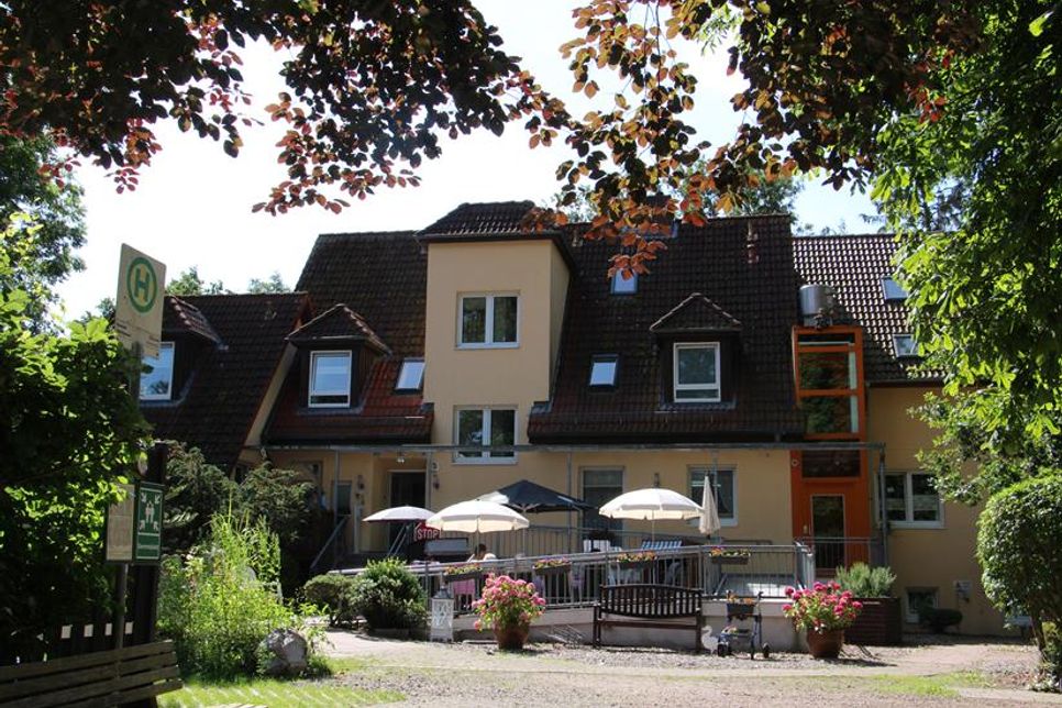 Die Seniorenpension Erlenkamp liegt eingebettet in einer grünen Idylle.