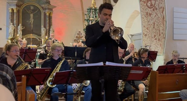 Unter der Leitung des Lübecker Jazztrompeters Martin Berner präsentierte die Bigband ein vielseitiges Programm.