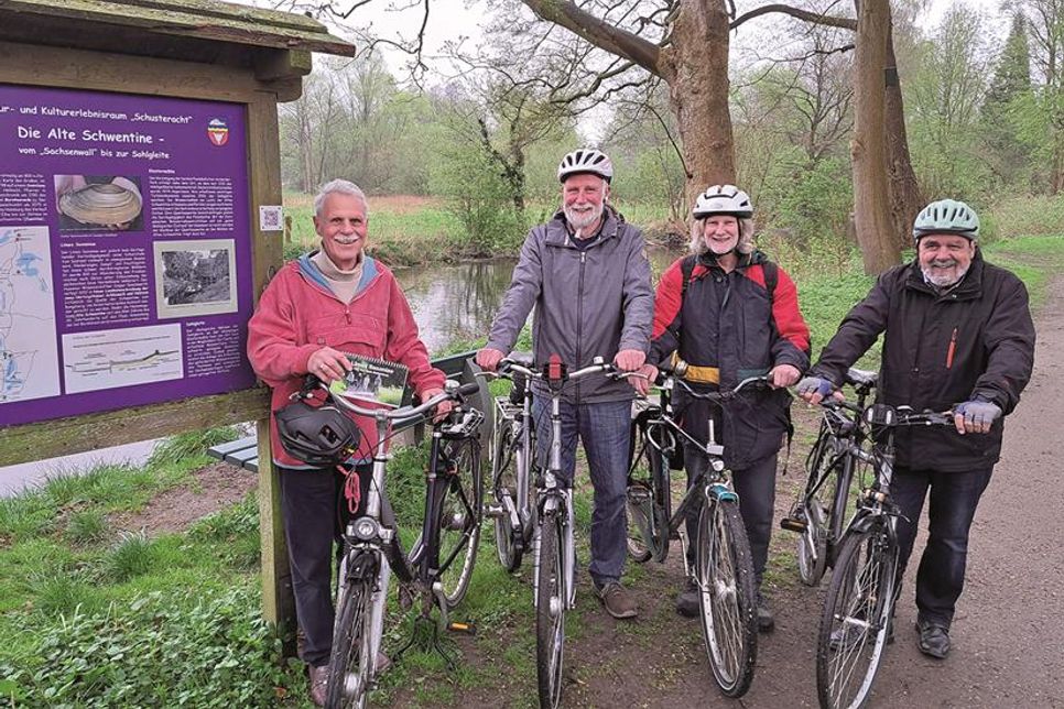 Die Autoren Gerd Dreßler, Erich Kalau, Michael Tegethof und Günter Kalin (von links) sind selbst begeisterte Radfahrer und Radwanderer.