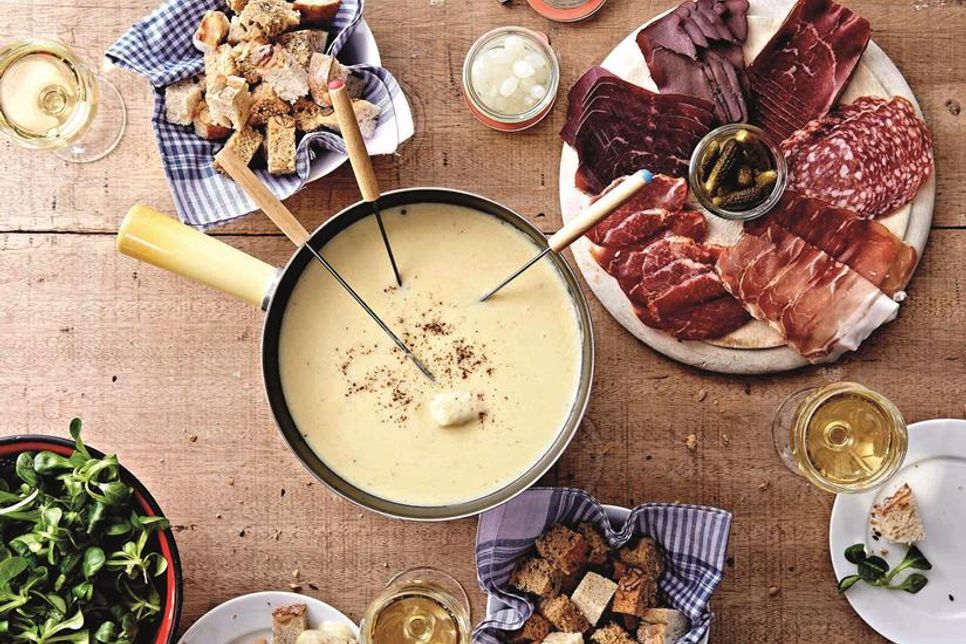 Für ein Käsefondue werden meist mehrere Sorten gemischt, um ein besonderes Aroma zu kreieren.