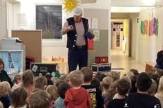 Käpt‘n Kümmel nahm die Mädchen und Jungen mit auf eine fantasievolle Reise.