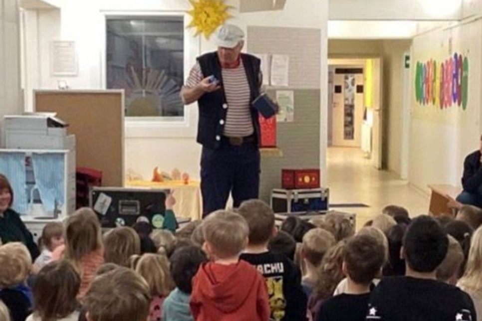 Käpt‘n Kümmel nahm die Mädchen und Jungen mit auf eine fantasievolle Reise.