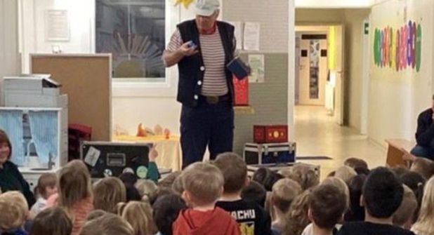 Käpt‘n Kümmel nahm die Mädchen und Jungen mit auf eine fantasievolle Reise.