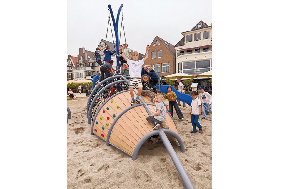 Attraktives Spielangebot direkt am Wasser: Neuer Wal-Spielplatz am Fährvorplatz offiziell eingeweiht