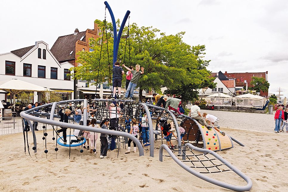Attraktives Spielangebot direkt am Wasser: Neuer Wal-Spielplatz am Fährvorplatz offiziell eingeweiht