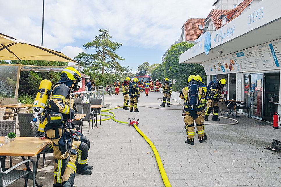 Fritteuse brennt: Feuerwehren rücken zu Strandbistro in Niendorf/Ostsee aus