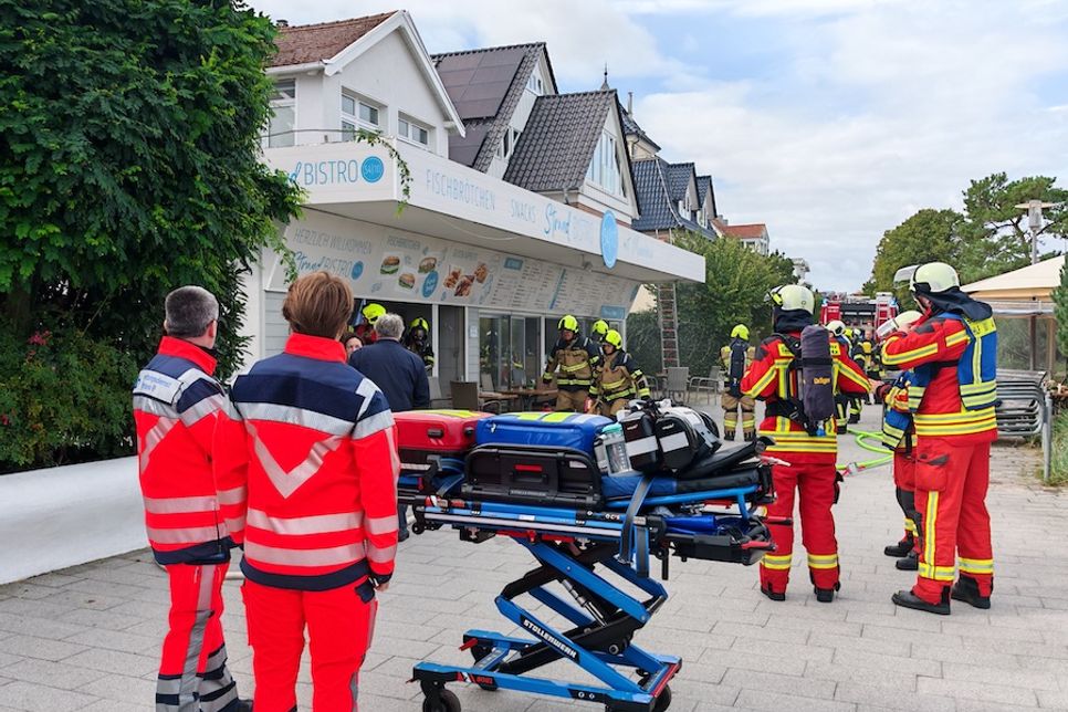 Fritteuse brennt: Feuerwehren rücken zu Strandbistro in Niendorf/Ostsee aus
