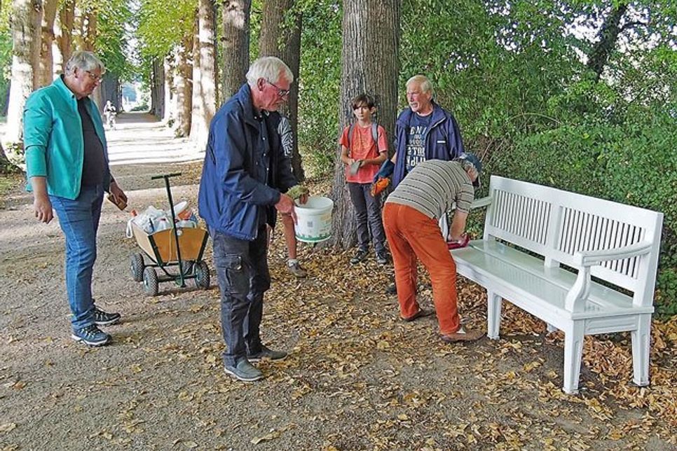 So lädt die Bank wieder zum Sitzen ein.