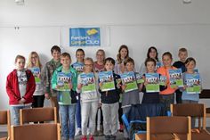15 der insgesamt 24 erfolgreichen Leseratten präsentierten stolz ihre Zertifikate.