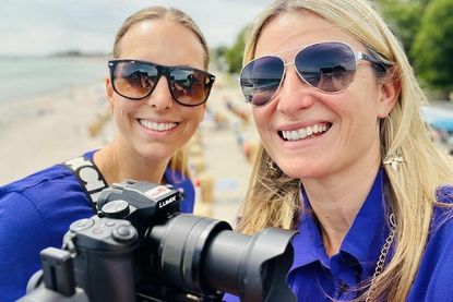 Bei dieser Sommertour haben unsere Podcasterinnen Kristina Kolbe (lks.) und Gesche Muchow alles auch auf Video festgehalten.