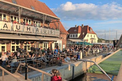 Auch in diesem Jahr war die Terrasse des Klüvers wieder bis auf den letzten Platz belegt.
