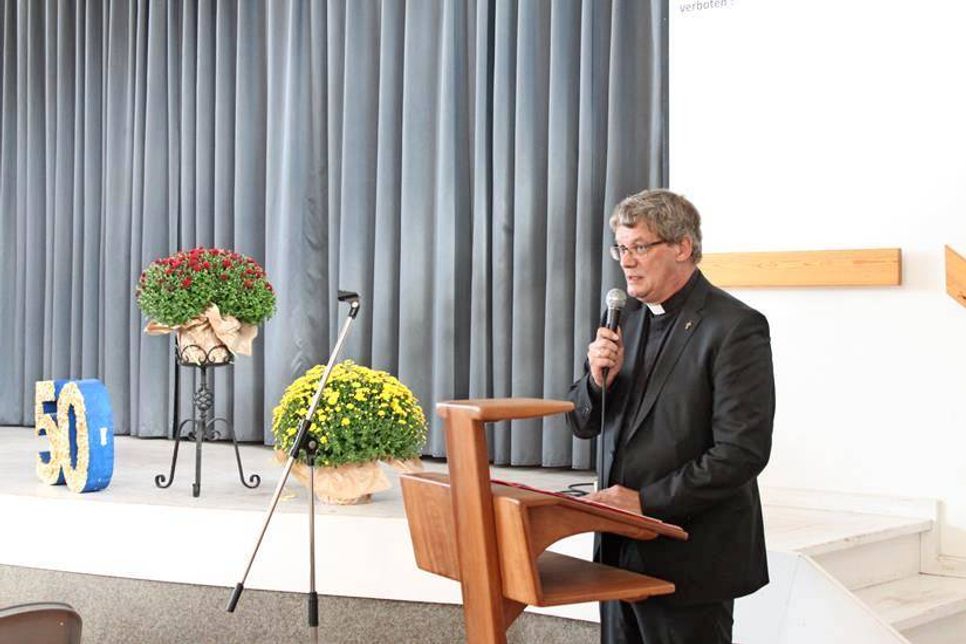Pastor Burkhard Kiersch lud zum Empfang in den Klosterkrug.