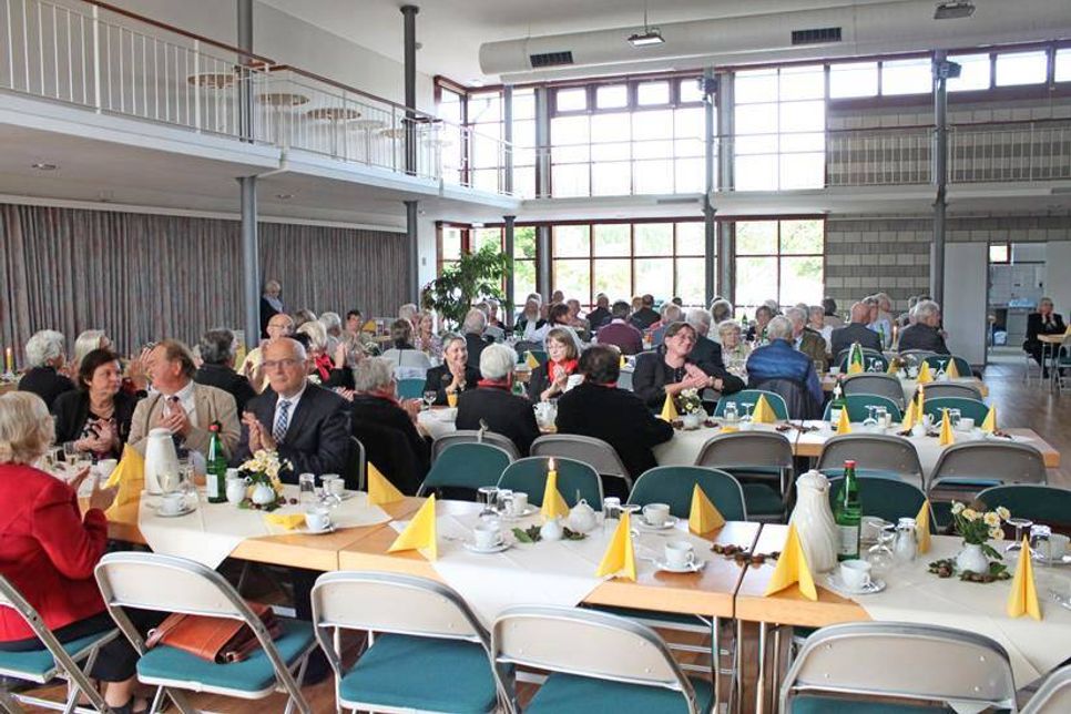 Gemeinsames Beisammensein im Klosterkrug bei Kaffee und Kuchen.