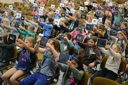 Hier finden die Kinder heraus, wie sich der Bildausschnitt verändern kann und was man dafür tun sollte.
