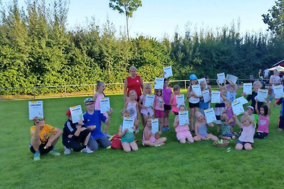 Jeder Teilnehmer erhielt eine Urkunde und eine Anstecknadel für die tolle Leistung.