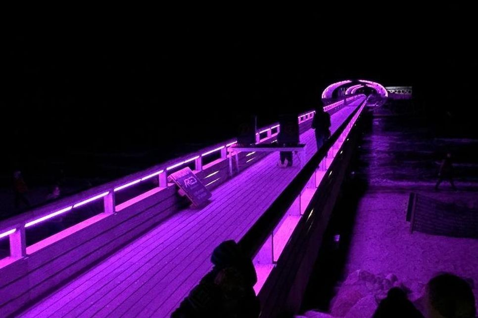 Die neue Lichtbrücke ist ein echter Hingucker für Kellenhusen.