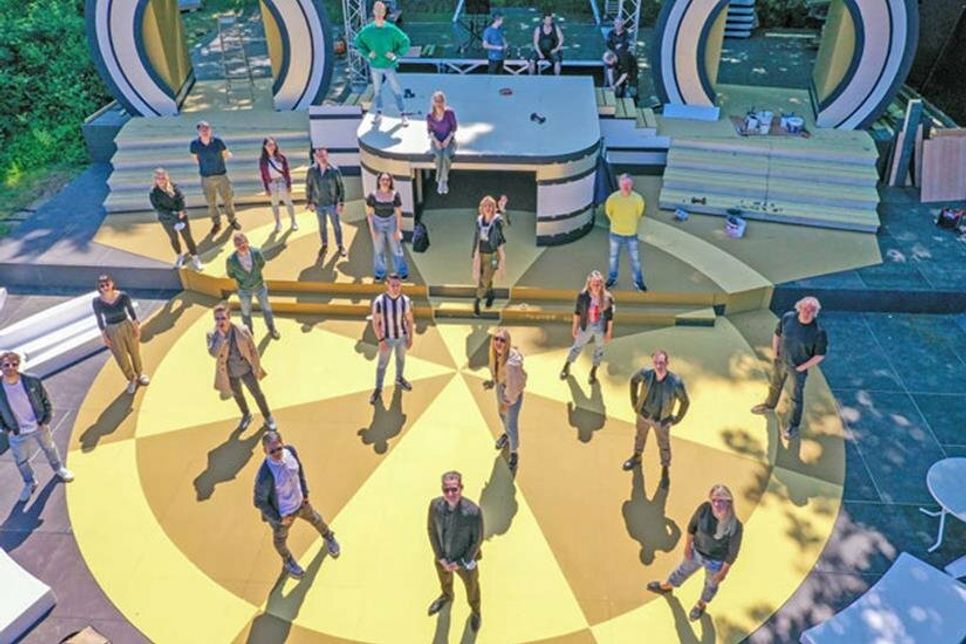 Die Vorbereitungen laufen auf Hochtouren und auf der Freilichtbühne wird geprobt.