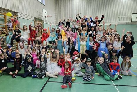 Viele bunt verkleidete Kinder waren der Einladung des TSV Neustadt zum Kinderfasching gefolgt.
