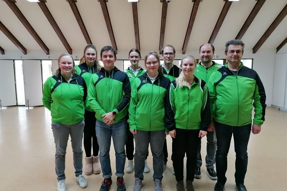 Mannschaft und Trainertean (v. lks.): Patricia Weede (Trainerin), Celina Dahm, Jack Rossiter, Hannah Ehlers, Tanja Zupke, Florian Jeger, Leonie Werner, Markus Dietmayr und Andreas Berthold (Trainer).