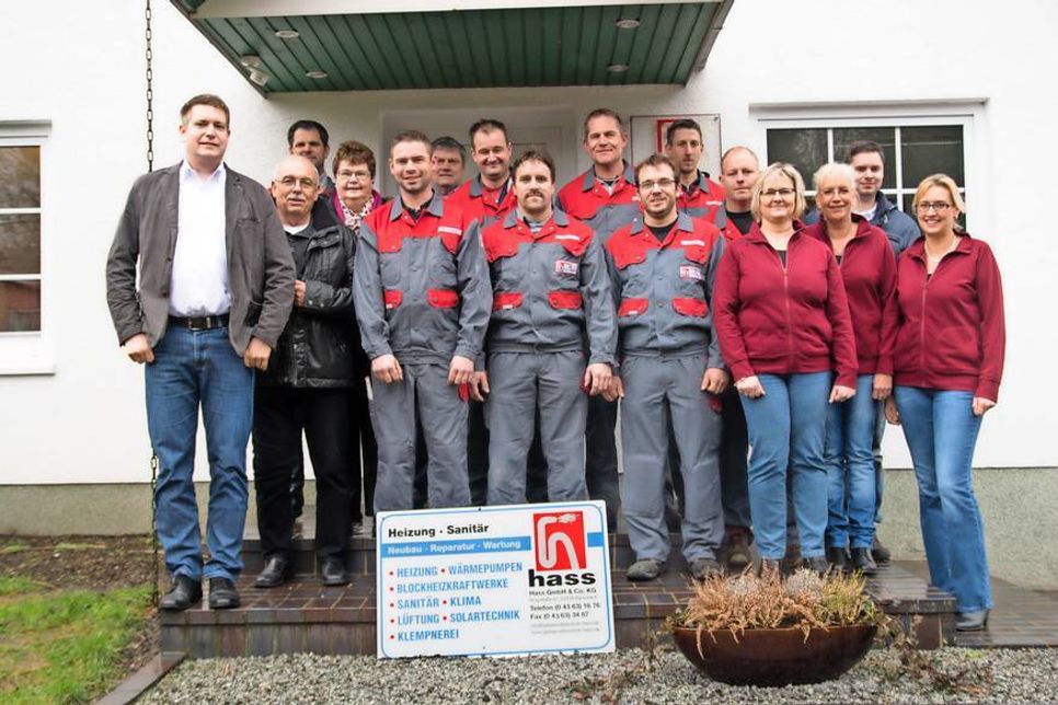 Das Team der Firma Hass Gebäudetechnik in Harmsdorf.