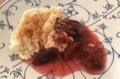 Das perfekte Essen im Herbst: Milchreis mit Zwetschgenkompott.