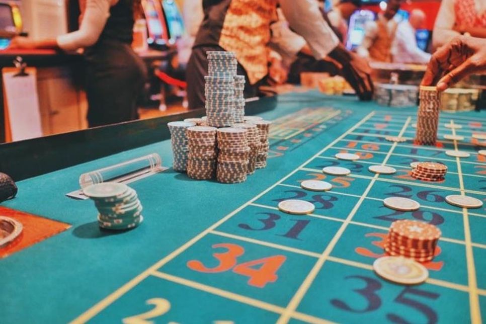 Die Glücksspielregulierung in Deutschland wird ab 2021 einige Änderungen mit sich bringen. Bildquelle: @ Kay / Unsplash.com