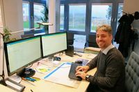 Kurze Wege zum Parkgolf und zur DLRG: Das Büro von Stephan Reil befindet sich jetzt im ehemaligen Lesebereich.