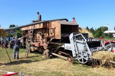 Auf dem Museumshof Lensahn kommen historische Geräte zum Einsatz.