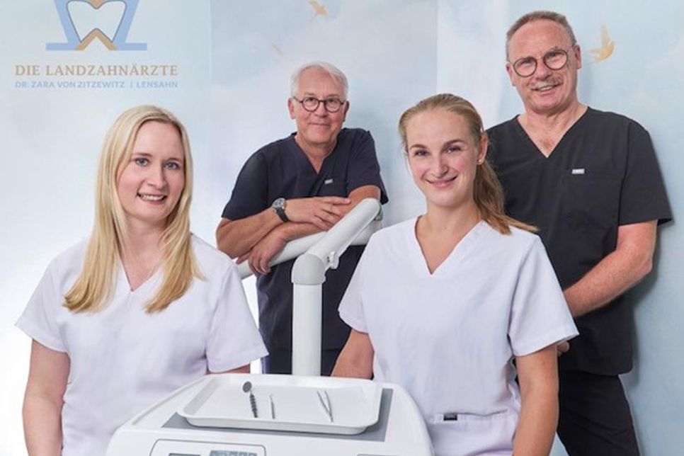 Dr. Zara von Zitzewitz, Dr. Dr. Volker von Zitzewitz, Dr. Katrin Kind und Dr. Josef Bäumer (v. lks.).
